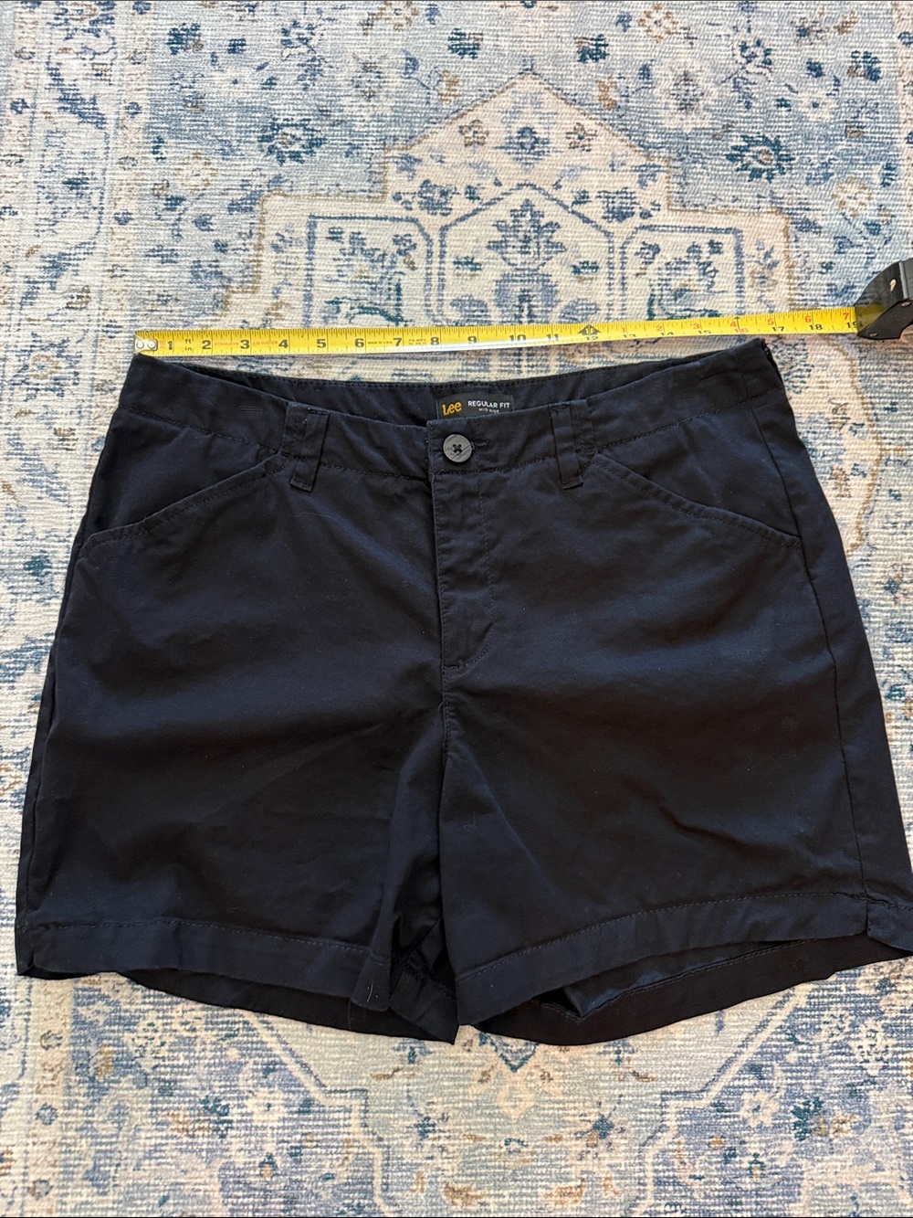 Lee Women’s Black regular fit casual mid-rise shorts